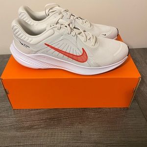 Men’s Nike Quest 5 Sz 10